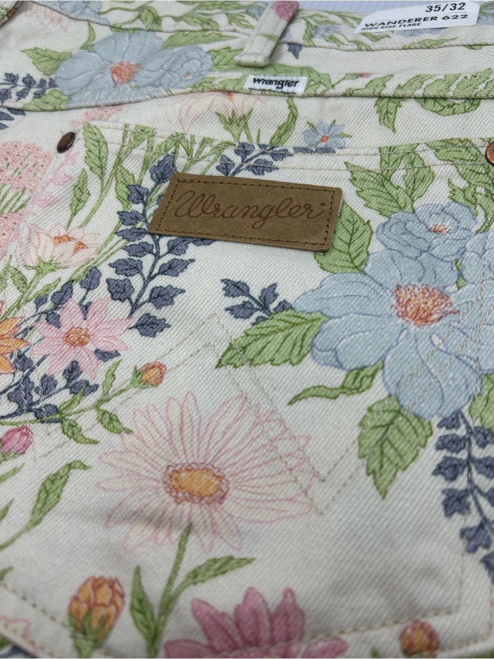 NWT Wrangler Floral Print High Rise Bell Bottom Jeans 35x32 - Picture 8 of 13